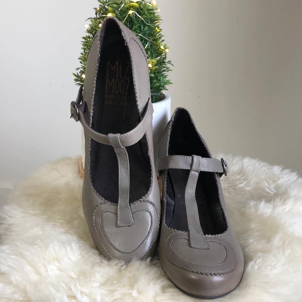 Miz Mooz shoes reposting. Too narrow for me